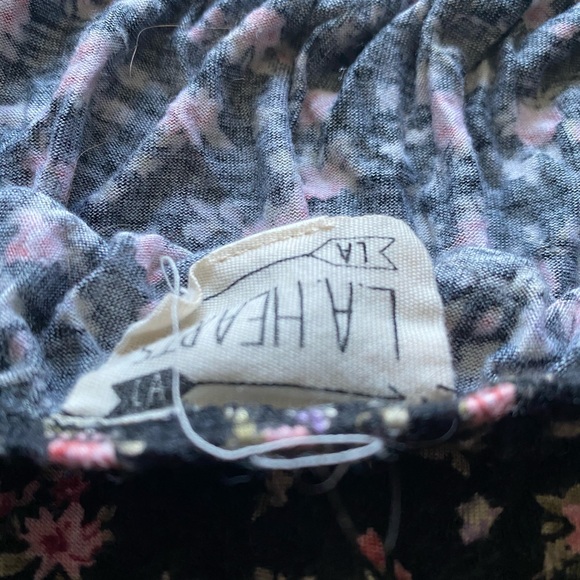 Black floral crop top - Picture 3 of 3